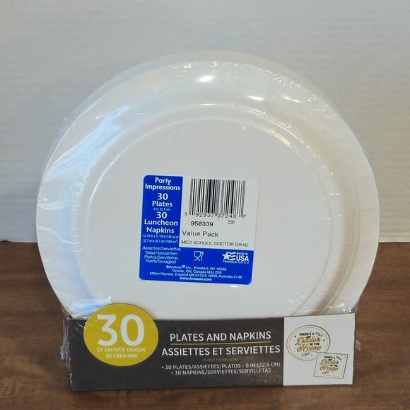 Theres a Doctor In The House Graduation Tablewear - Picture 2 of 4